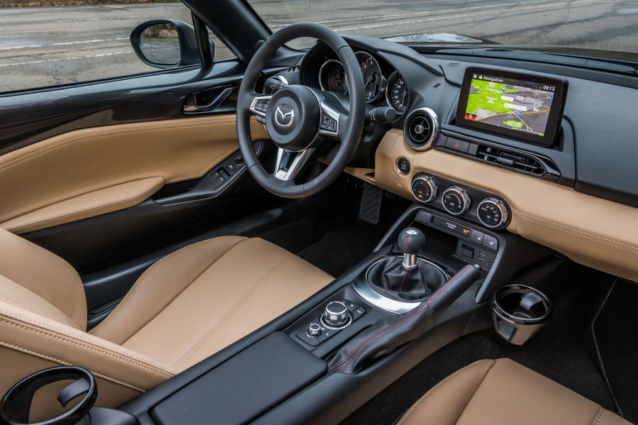 Интерьер Mazda MX-5 Z-Sport (ND) 2018 года  (фото 38 из 41)
